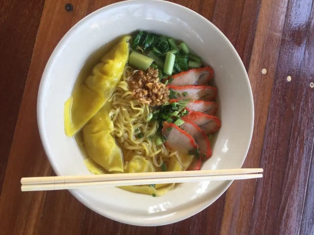 ร้านราตรีหมี่เกี้ยว