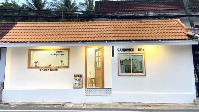 Sandwich Box Karon Beach~Speciallty coffee and Breakfast