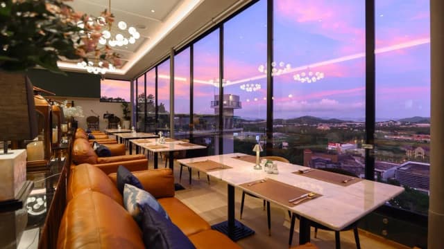 Plearn Restaurant - Romantic Rooftop Bar in Phuket