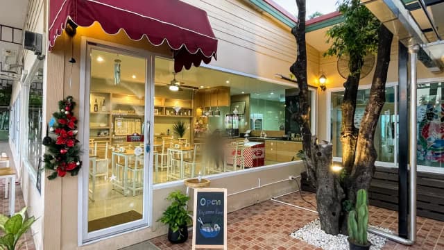 hana cafe + ramen rawai らあめん花亭 ラワイ店